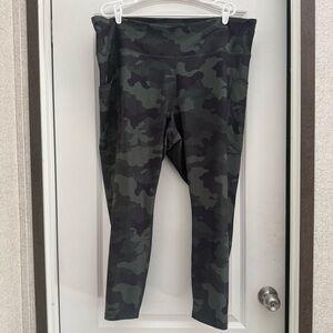 Women’s Old Navy Camouflage Leggings